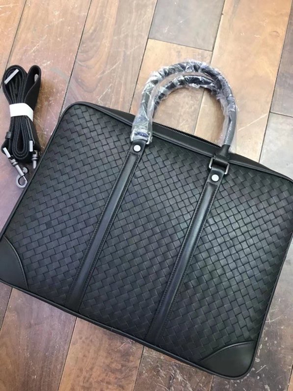 ボッテガヴェネタバッグ背面デザイン